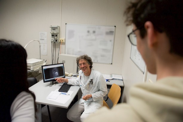 Savona, cinquanta ragazzi del Liceo Scientifico Grassi in visita al reparto di Cardiologia del San Paolo