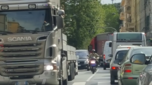 Ambulanze nella morsa del traffico