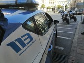 Non si ferma all'alt e minaccia gli agenti: denunciato