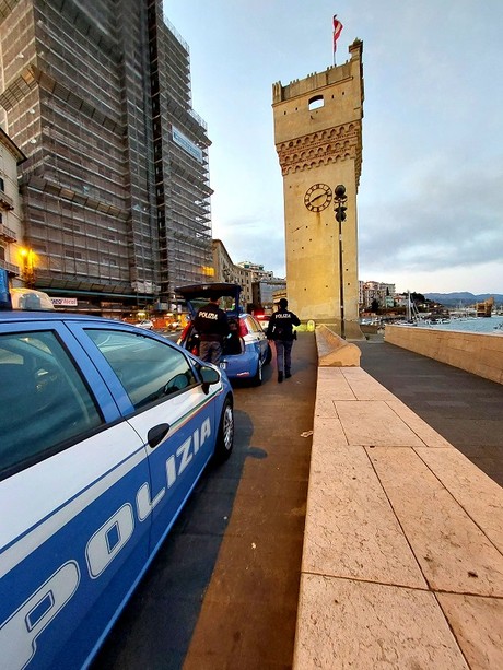 Minacce, violenza e lesioni: quattro denunciati a Savona